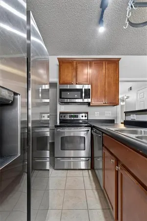 $160,000 | 911 West 41st Place, Unit 911, Kansas City, MO 64111