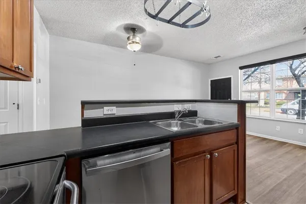 $160,000 | 911 West 41st Place, Unit 911, Kansas City, MO 64111