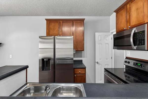 $160,000 | 911 West 41st Place, Unit 911, Kansas City, MO 64111
