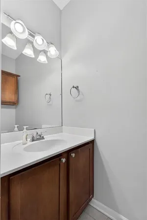 $160,000 | 911 West 41st Place, Unit 911, Kansas City, MO 64111