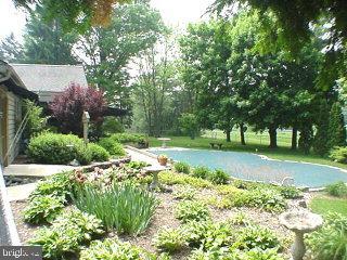 2720 Brookfield Road Lancaster, PA 17601 - Photo 2 of 10