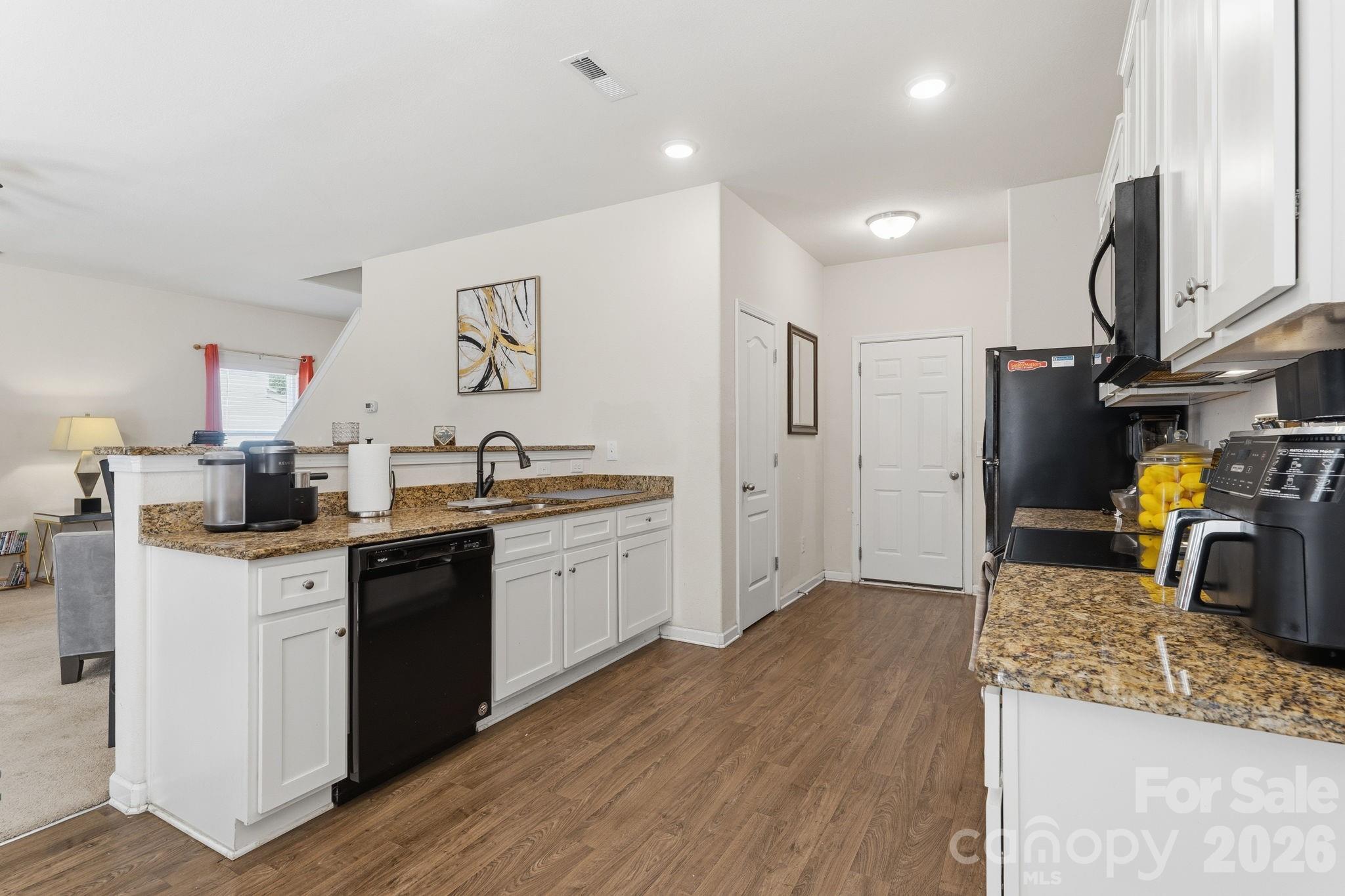 9528 Weikert Road Charlotte, NC 28215 - Photo 11 of 30