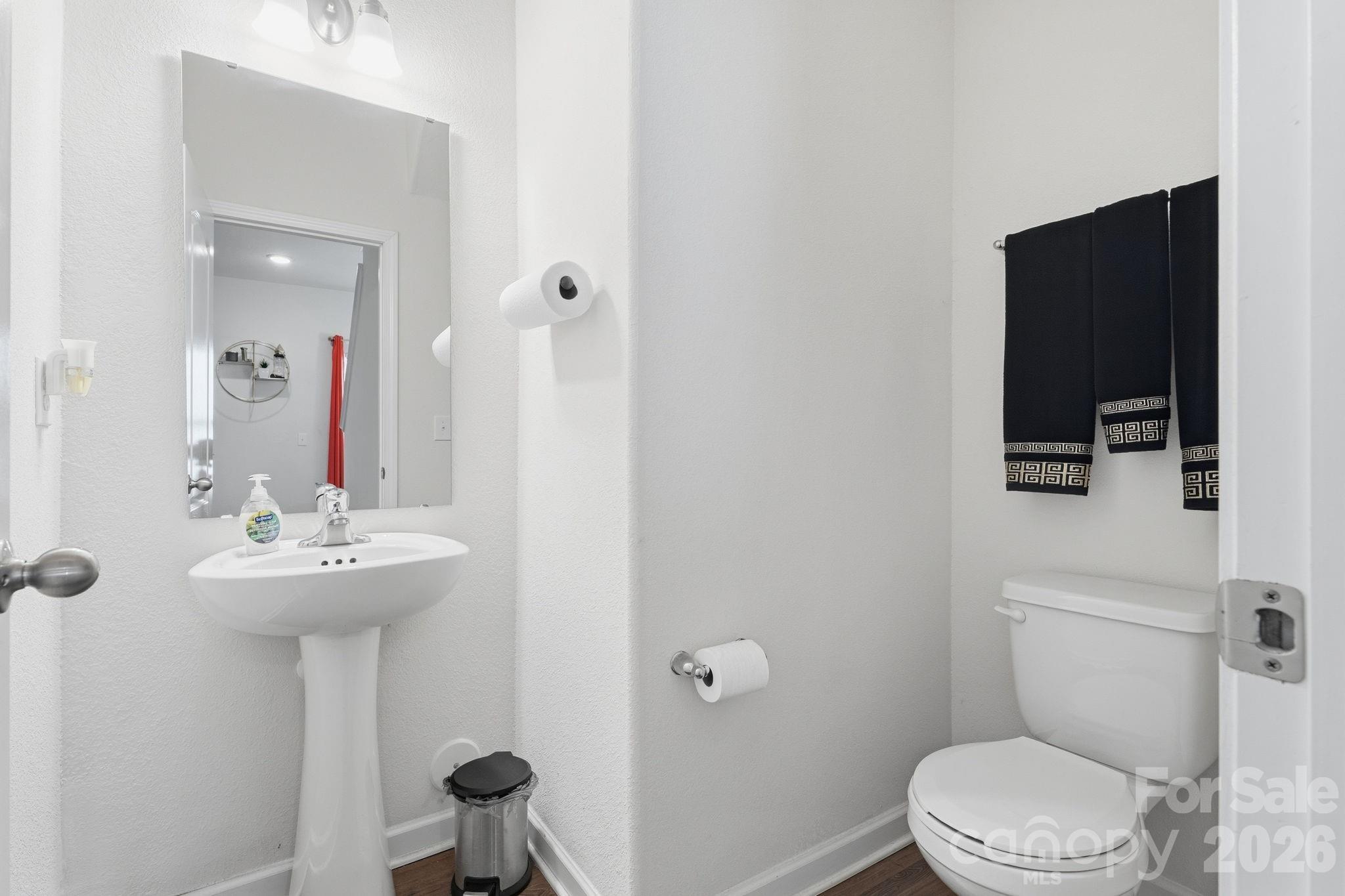 9528 Weikert Road Charlotte, NC 28215 - Photo 5 of 30