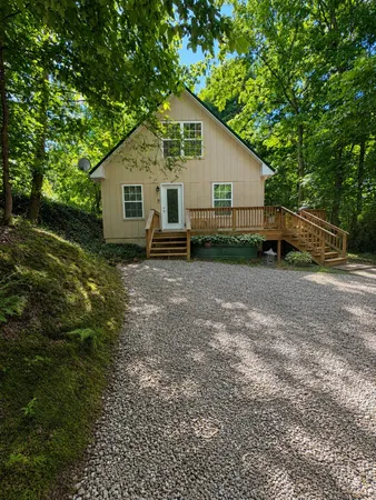 $295,000 | 725 Calvert Ridge Road, Westmoreland, TN 37186