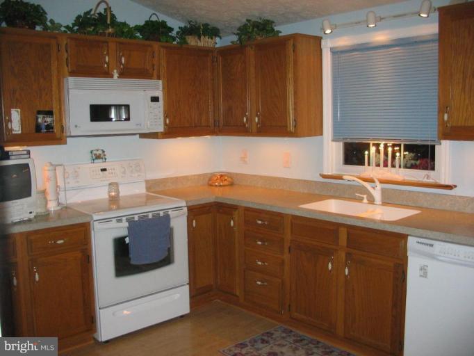 5037 Clifford Road Perry Hall, MD 21128 - Photo 8 of 19 Kitchen