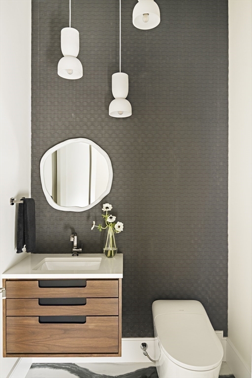 56 Bigelow Road Newton, MA 02465 - Photo 28 of 32 a bathroom with a toilet sink and mirror