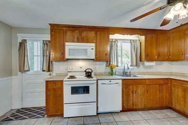 938 Main Street Reading, MA 01867 - Photo 21 of 27