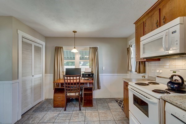 938 Main Street Reading, MA 01867 - Photo 22 of 27