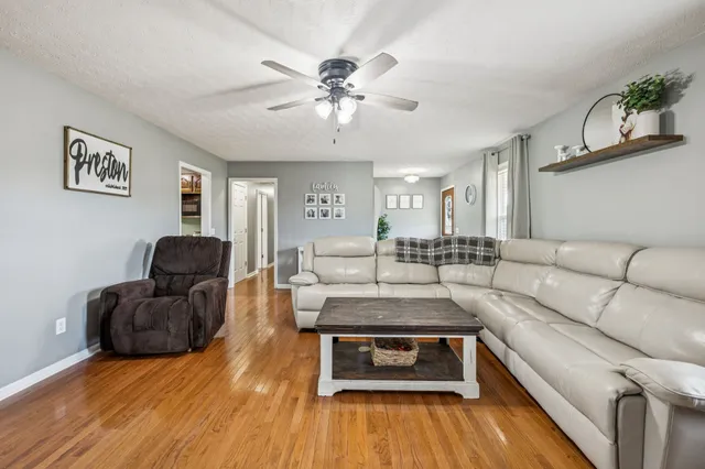 $427,400 | 221 East Main Street, Gordonsville, TN 38563