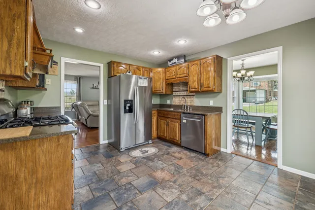 $427,400 | 221 East Main Street, Gordonsville, TN 38563