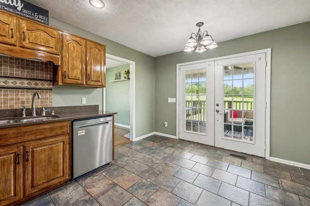 $427,400 | 221 East Main Street, Gordonsville, TN 38563