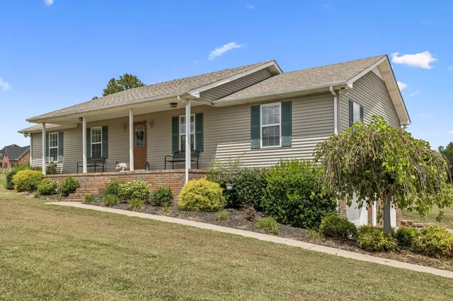 $427,400 | 221 East Main Street, Gordonsville, TN 38563