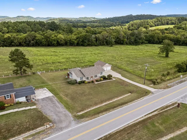 $427,400 | 221 East Main Street, Gordonsville, TN 38563