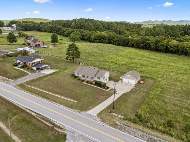 $427,400 | 221 East Main Street, Gordonsville, TN 38563
