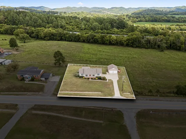 $427,400 | 221 East Main Street, Gordonsville, TN 38563