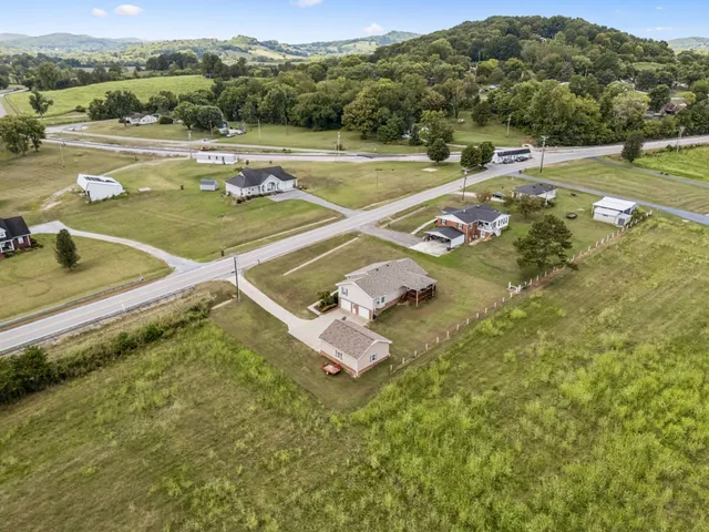 $427,400 | 221 East Main Street, Gordonsville, TN 38563