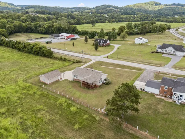 $427,400 | 221 East Main Street, Gordonsville, TN 38563
