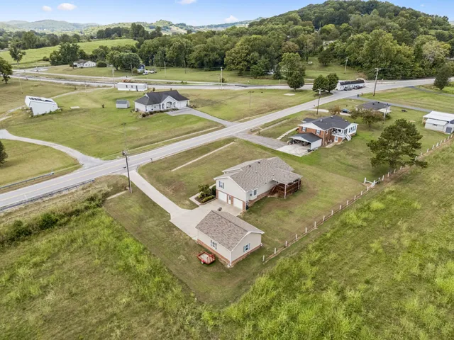 $427,400 | 221 East Main Street, Gordonsville, TN 38563