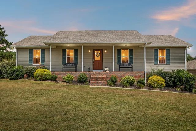 $427,400 | 221 East Main Street, Gordonsville, TN 38563