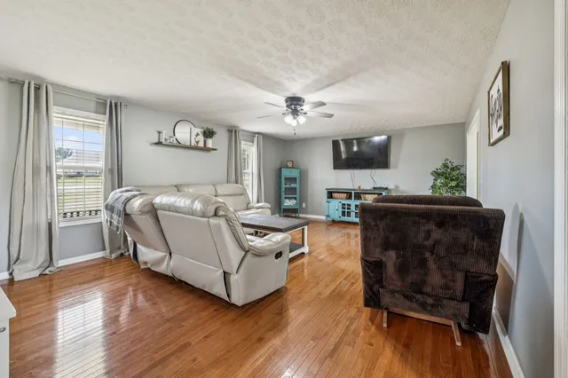 $427,400 | 221 East Main Street, Gordonsville, TN 38563