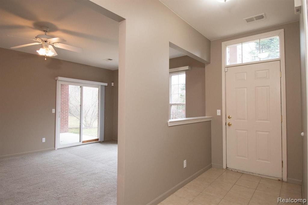 1746 Deepwood Circle, Unit 82 Rochester, MI 48307 - Photo 5 of 20