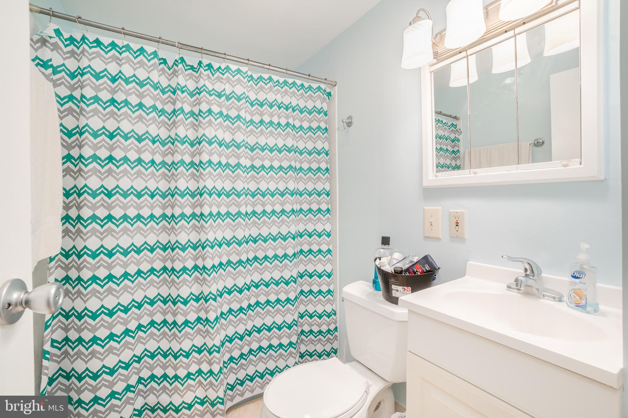 4001 Hollins Ferry Road Halethorpe, MD 21227 - Photo 16 of 26 Full bath