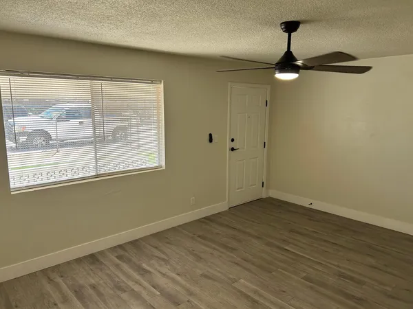 $1,975 | 726 East 3rd Avenue, Mesa, AZ 85204