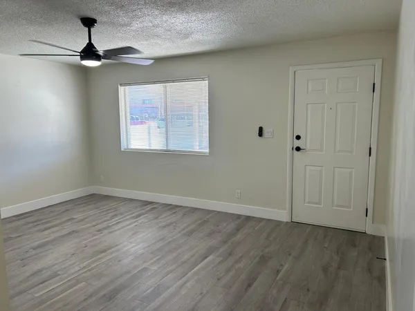 $1,975 | 726 East 3rd Avenue, Mesa, AZ 85204