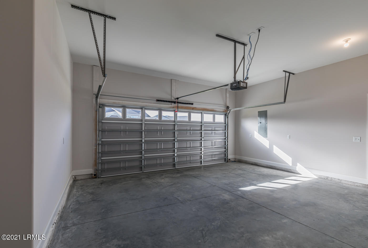 106 Newton Terrace Ridgeland, SC 29936 - Photo 33 of 37 33 Garage