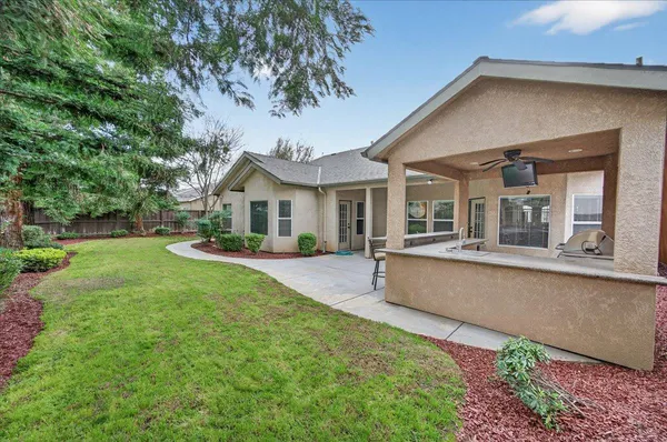 $639,900 | 647 Moody Avenue, Clovis, CA 93619