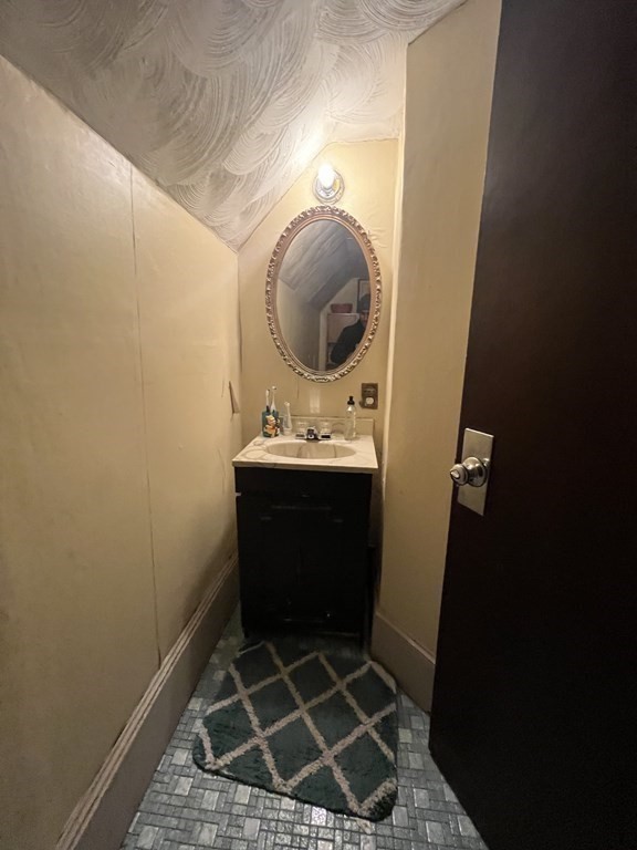 27 Andrew Street Springfield, MA 01109 - Photo 19 of 34 Gallery Image 19