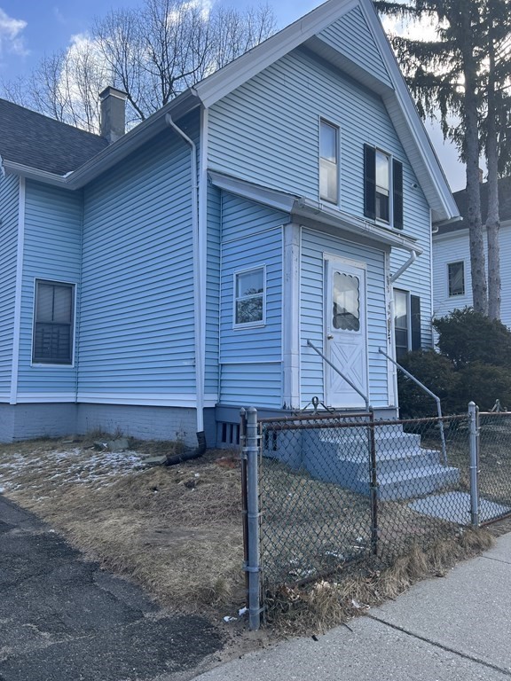 27 Andrew Street Springfield, MA 01109 - Photo 2 of 34 Gallery Image 2