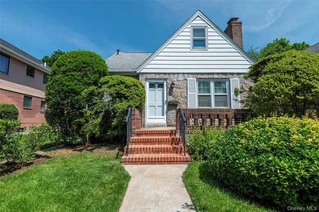 $969,000 | 147 Nugent Street, New Hyde Park, NY 11040