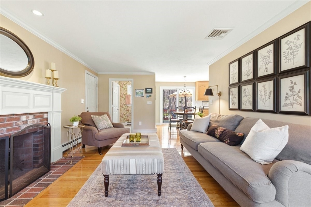 7 Tanglewood Road Walpole, MA 02032 - Photo 7 of 40