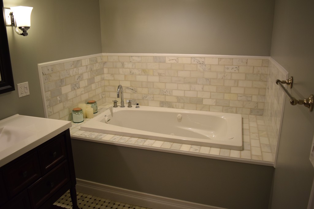 168 Boston Post Road Wayland, MA 01778 - Photo 11 of 22 a bathroom with a bathtub and a sink