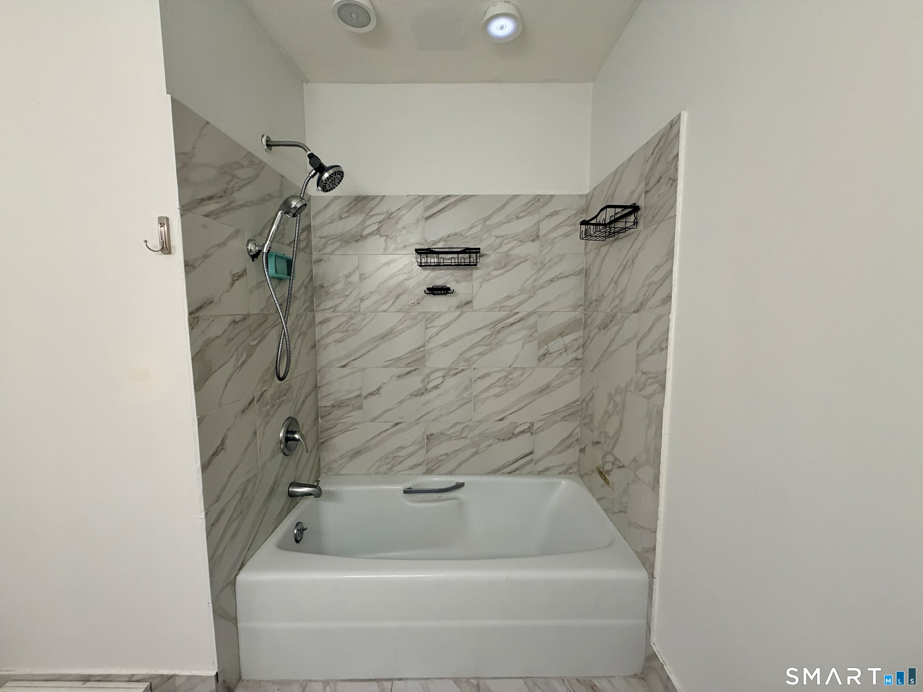 715 Frenchtown Road, Unit 49 Bridgeport, CT 06606 - Photo 17 of 28