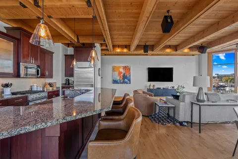 $1,250,000 | 541 East Erie Street, Unit 302, Milwaukee, WI 53202