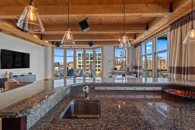 $1,250,000 | 541 East Erie Street, Unit 302, Milwaukee, WI 53202