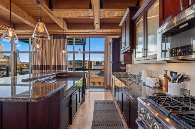 $1,250,000 | 541 East Erie Street, Unit 302, Milwaukee, WI 53202