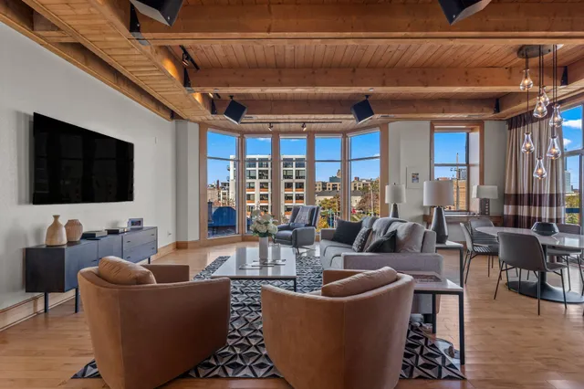 $1,250,000 | 541 East Erie Street, Unit 302, Milwaukee, WI 53202