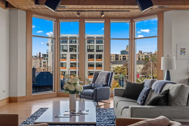 $1,250,000 | 541 East Erie Street, Unit 302, Milwaukee, WI 53202