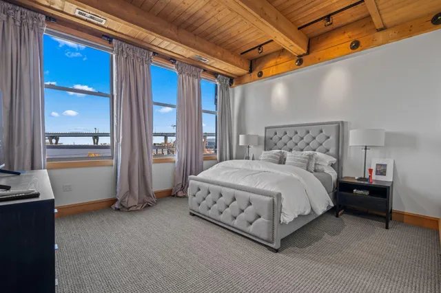 $1,250,000 | 541 East Erie Street, Unit 302, Milwaukee, WI 53202