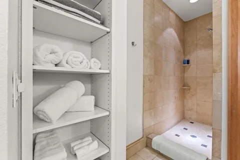 $1,250,000 | 541 East Erie Street, Unit 302, Milwaukee, WI 53202