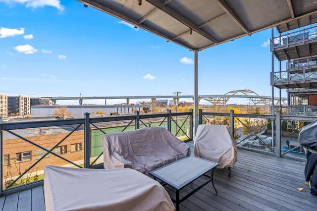 $1,250,000 | 541 East Erie Street, Unit 302, Milwaukee, WI 53202