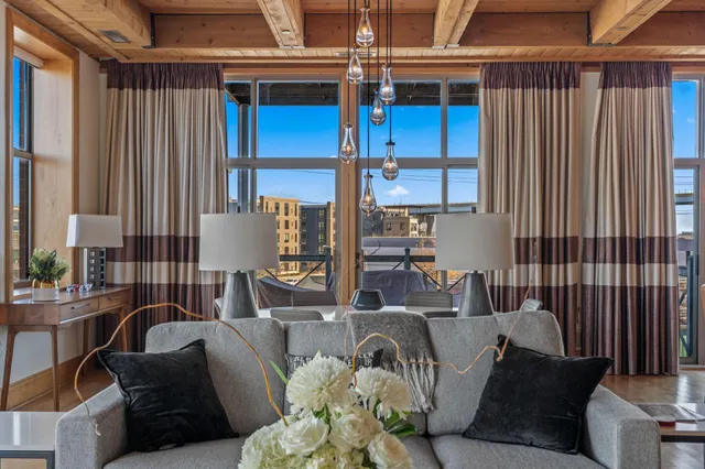 $1,250,000 | 541 East Erie Street, Unit 302, Milwaukee, WI 53202