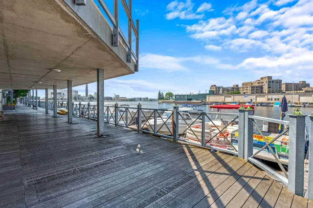 $1,250,000 | 541 East Erie Street, Unit 302, Milwaukee, WI 53202