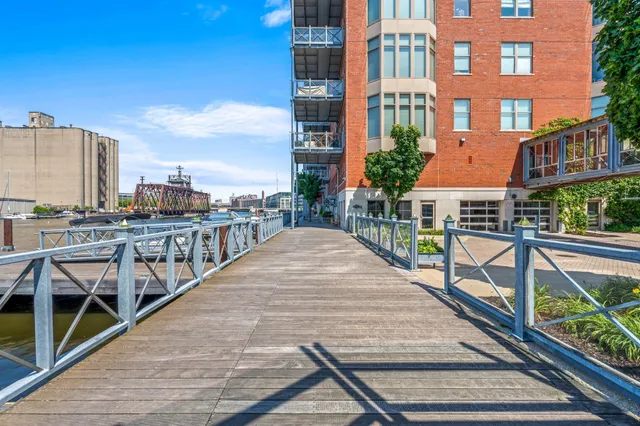 $1,250,000 | 541 East Erie Street, Unit 302, Milwaukee, WI 53202