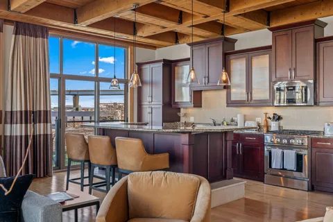 $1,250,000 | 541 East Erie Street, Unit 302, Milwaukee, WI 53202