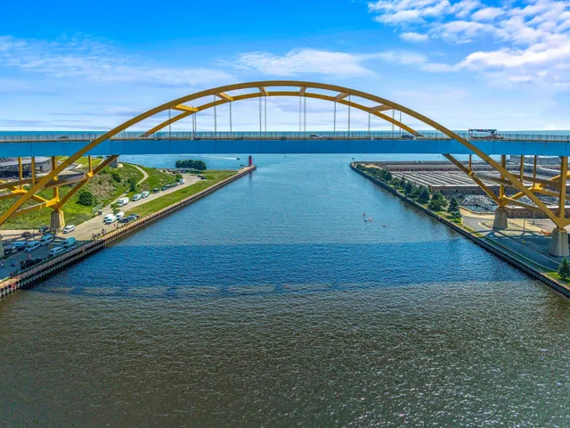 $1,250,000 | 541 East Erie Street, Unit 302, Milwaukee, WI 53202