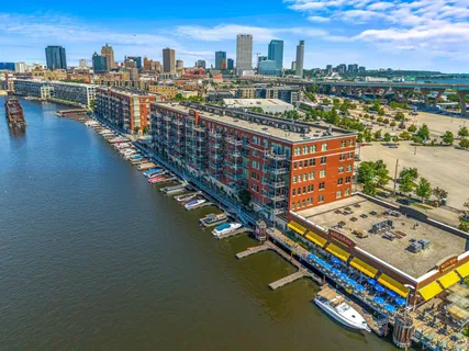 $1,250,000 | 541 East Erie Street, Unit 302, Milwaukee, WI 53202